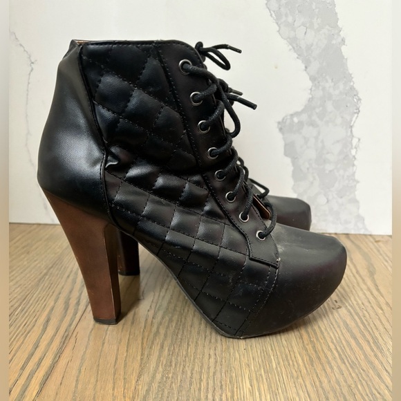Charlotte Russe Black Quilted Faux Leather Boot Heels Booties Size 8 - Picture 4 of 12